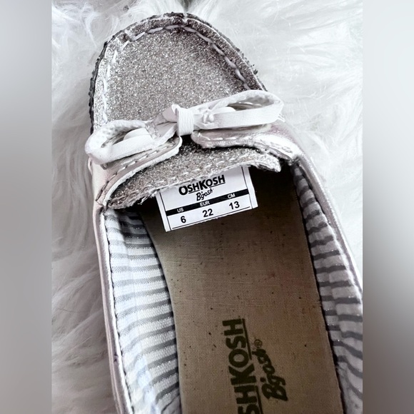 3/$20 Girls Sparkly Gold Oshkosh B’gosh Dress Up Shoes, Size 6c - Picture 4 of 4